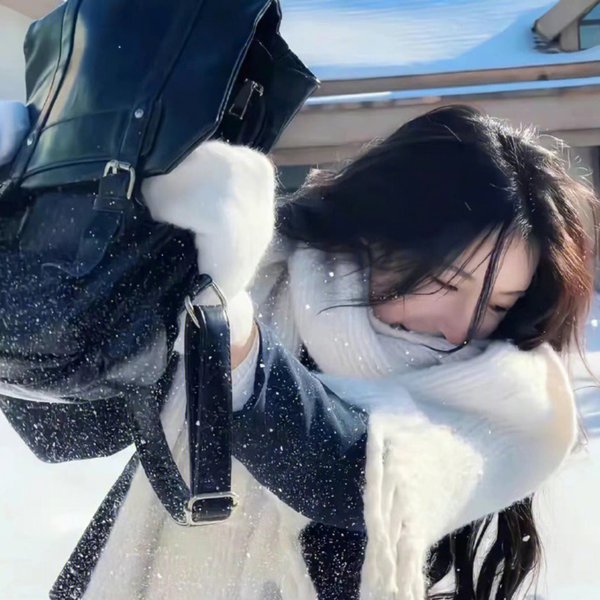游艇藏春